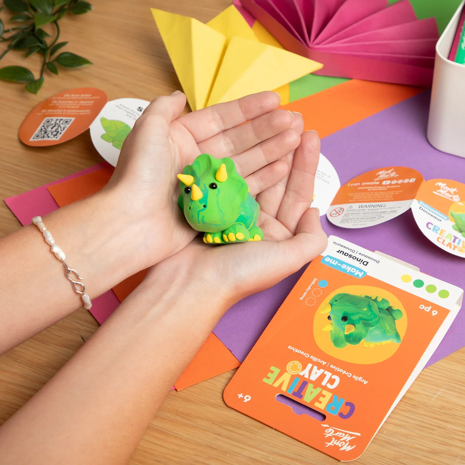 Mont-Marte-Make-Me-Creative-Clay-6-pc-Dinosaur-MMKC0321_V01-Finished_9b9cb750-47a2-4236-8d16-214b142f1765